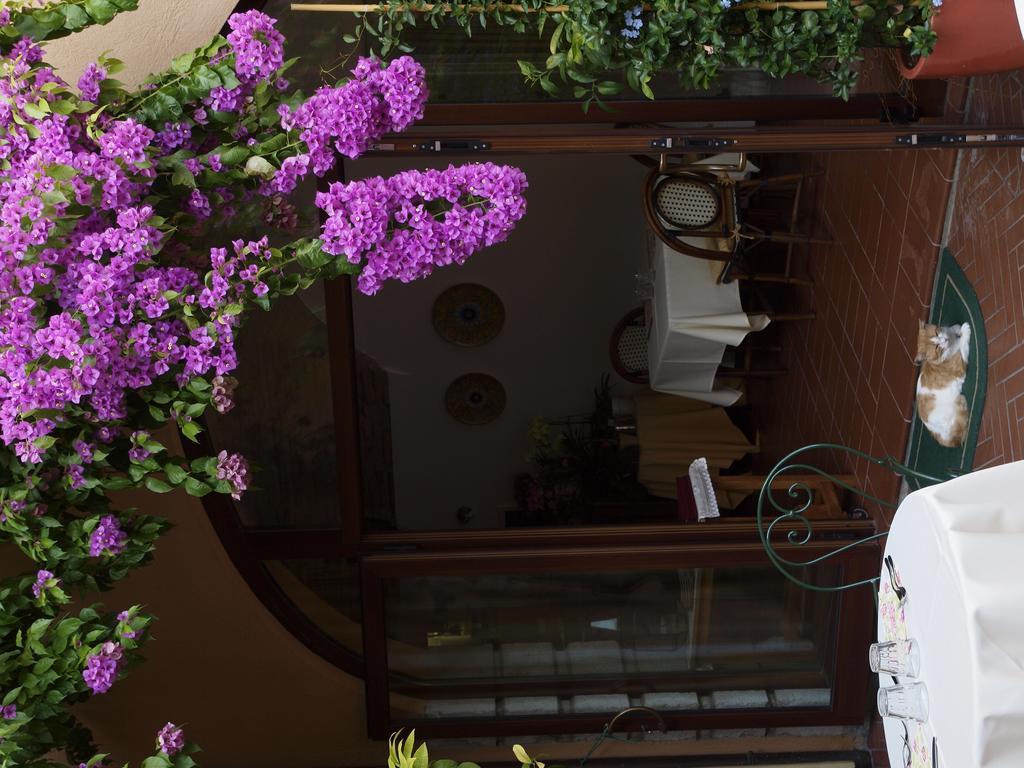Hotel San Filis Сан-Феличе-дель-Бенако Экстерьер фото