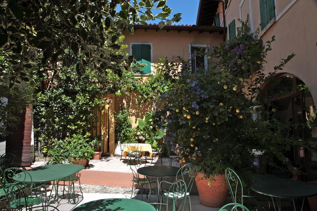 Hotel San Filis Сан-Феличе-дель-Бенако Экстерьер фото